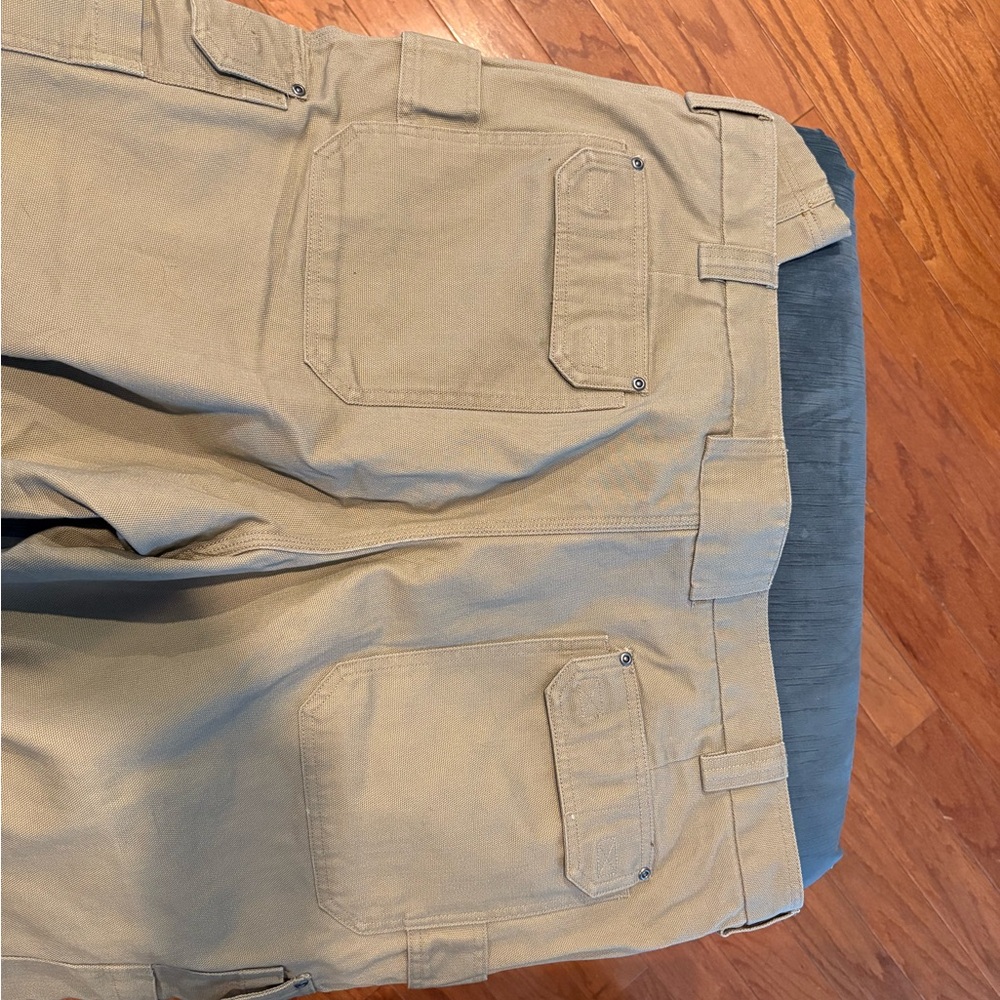 Duluth Trading Co Men's Khaki Cargo Pants - Picture 10 of 12